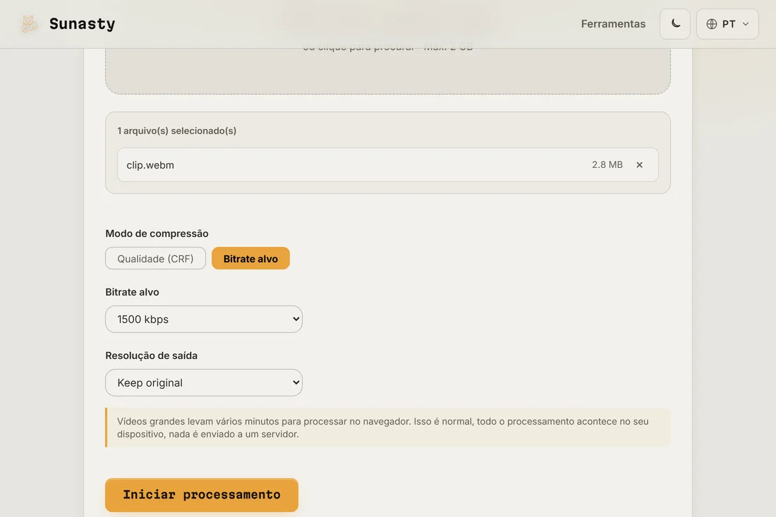 O compressor de vídeo no modo de bitrate alvo com um clipe carregado