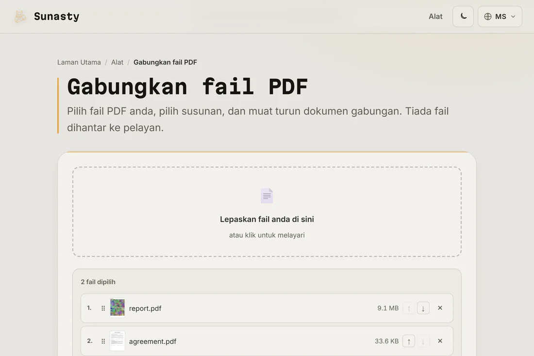 Alat penggabung PDF dengan tiga fail dimuatkan, dipaparkan mengikut susunan kemunculannya dalam output