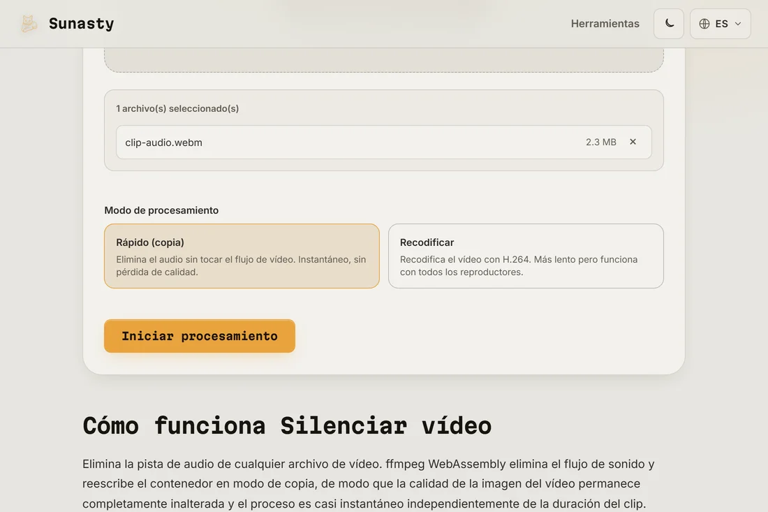 La herramienta para silenciar vídeos con un clip cargado, mostrando las tarjetas de modo Rápido (copia) y Recodificar