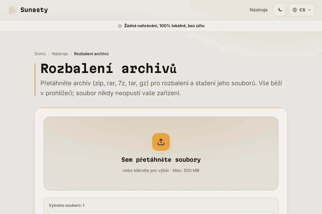Extraktor archivu s ukázkovým souborem .zip v oblasti nahrávání, připraveným k extrakci