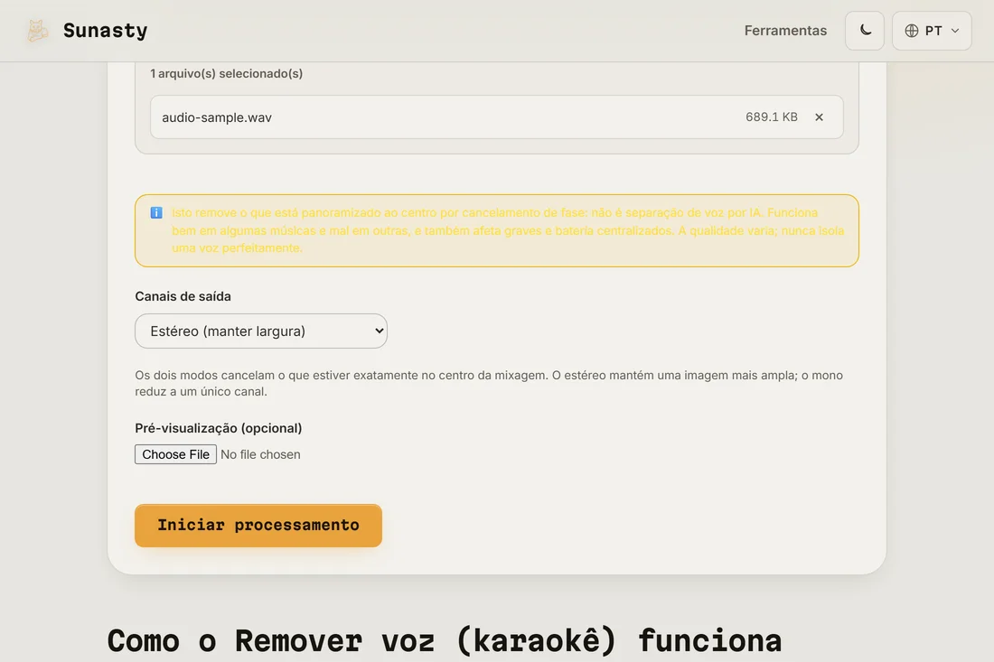 O removedor de vocais com um MP3 estéreo carregado e o seletor de modo de saída visível